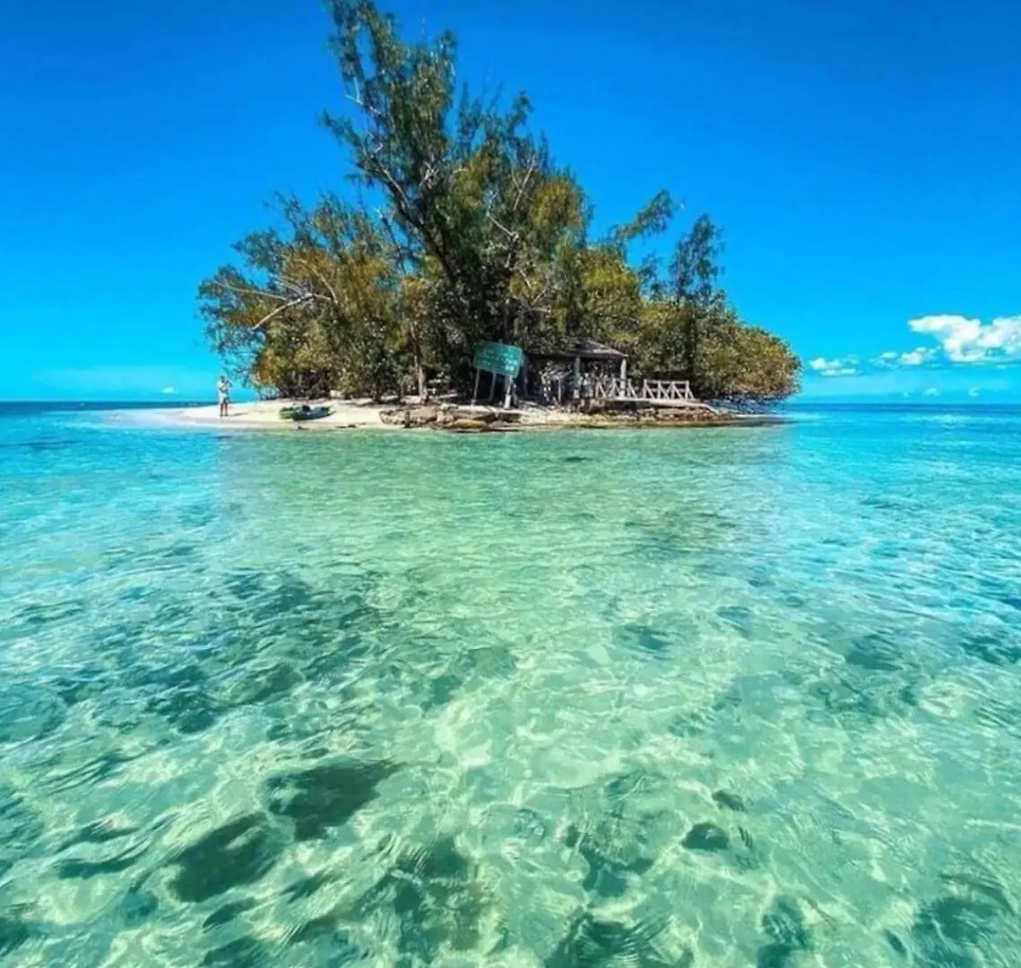 Close To Combate Beach, El Poblado And Restaurants Pole Ojea